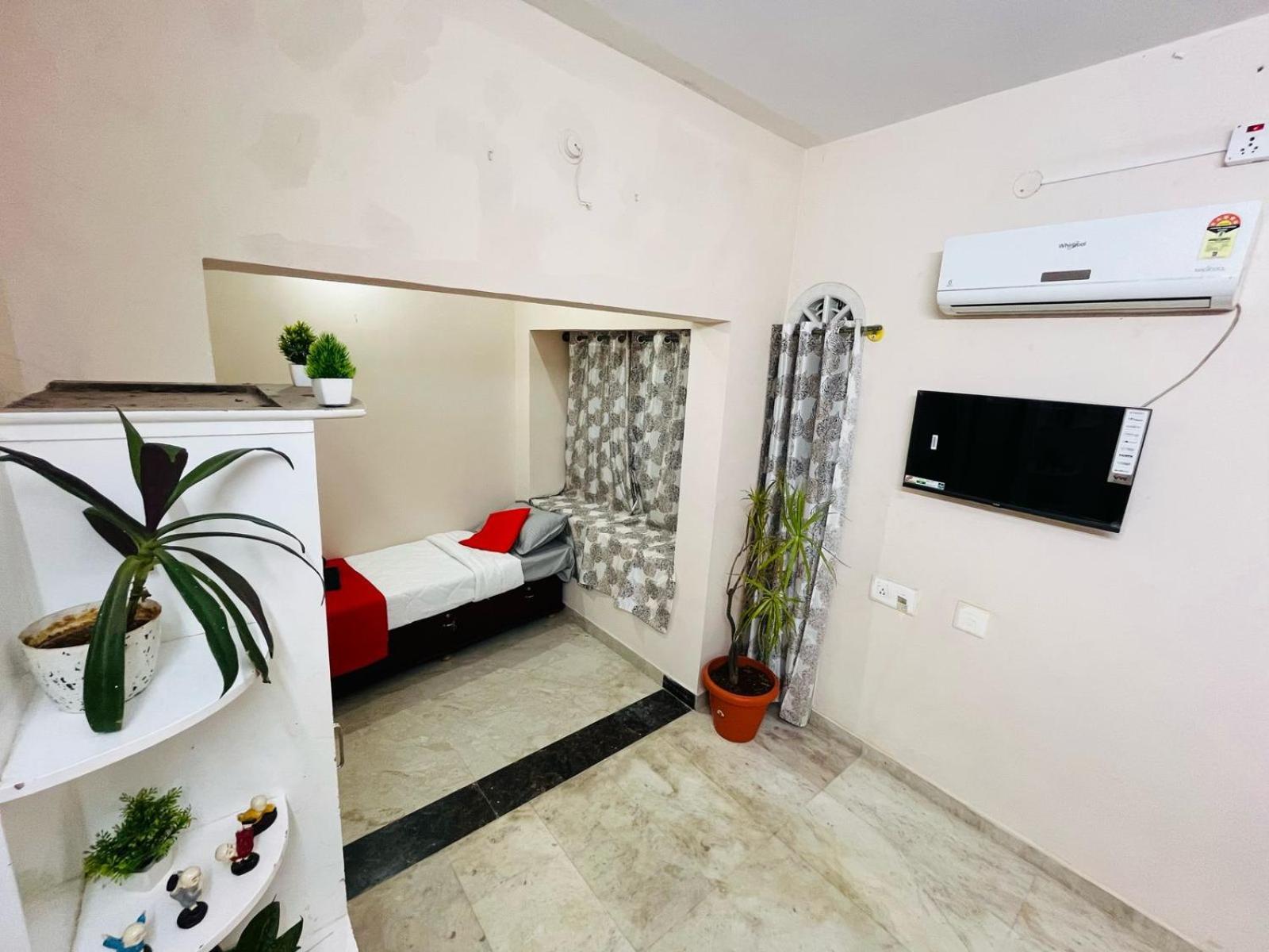 Adh Hazel Wood Hotel Мисор Екстериор снимка